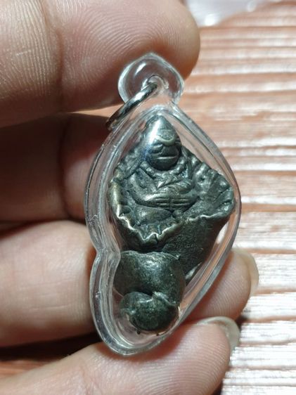 รูปหล่อพระอุปคุตเขมรไม่ทราบสำนักและปีที่ออก พิมพ์ปั้น ไม่มีตะเข็บ เก่าตามภาพ งานดี เลี่ยมกันน้ำอย่างดี พร้อมใช้ รูปที่ 8