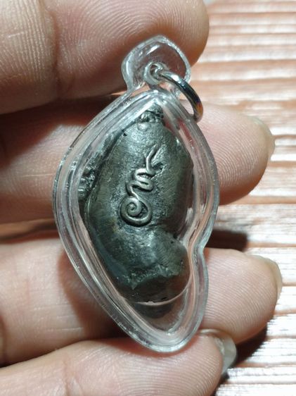 รูปหล่อพระอุปคุตเขมรไม่ทราบสำนักและปีที่ออก พิมพ์ปั้น ไม่มีตะเข็บ เก่าตามภาพ งานดี เลี่ยมกันน้ำอย่างดี พร้อมใช้ รูปที่ 2