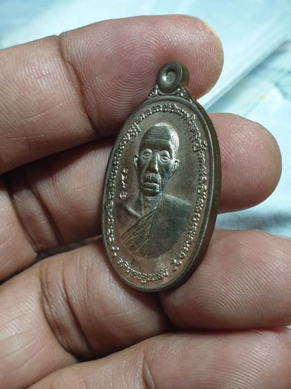 เหรียญหลวงพ่อคูณ วรปัญโญ รุ่นเหรียญ อภิมหาคูณเฮง ปี58 วัดบัลลังก์ นครราชสีมา เนื้อนวะพรายเงิน ไม่มีกล่อง รูปที่ 3