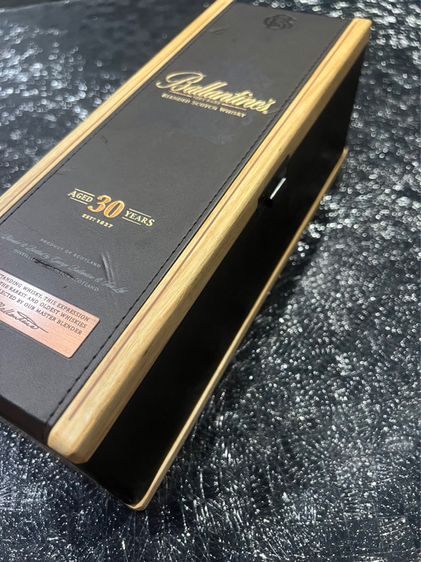 กล่องไม้ใส่เหล้า Ballantine's 30 years  รูปที่ 2