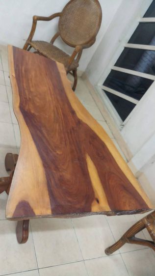 โต๊ะไม้ประดู่