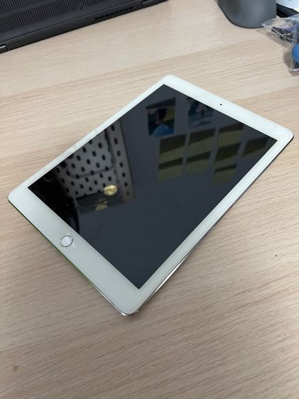 Apple 64 GB ขาย iPad Air 2 64gb sim และ Wi-Fi ผู้หญิงใช้