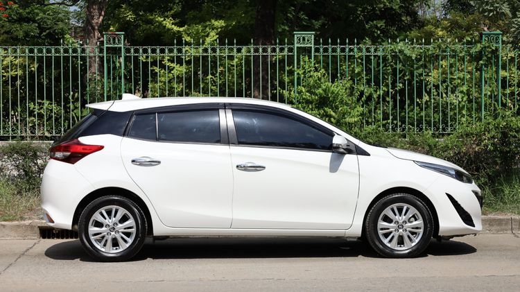Toyota Yaris 2017 1.2 G Sedan เบนซิน ไม่ติดแก๊ส เกียร์อัตโนมัติ ขาว รูปที่ 4