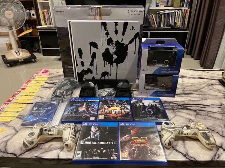 PlayStation PS 4 PRO Limited Edition รูปที่ 1