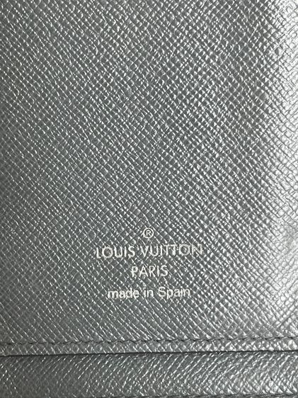 Louis Vuitton แท้ กระเป๋าสตางคฺ์ LV Vertical Zippy หนังแท้ Taiga สีเทาสภาพดี มีกล่องครับ+++  รูปที่ 4