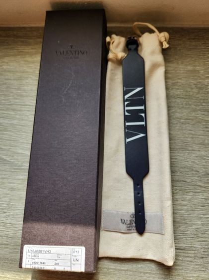 Valentino Bracelet VLTN ของแท้