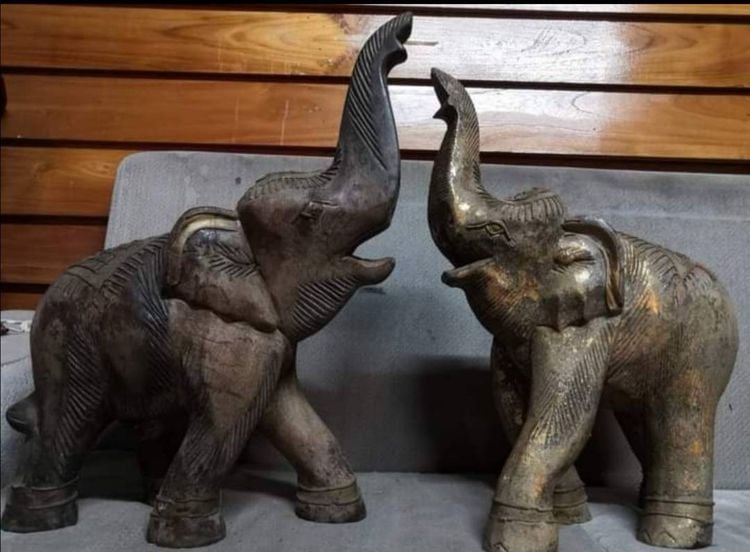 ช้างไม้แะสลัก3ตัวขนาดใหญ่สวยงามมี3ตัวพ่อแม่ลูกเหมาะกับตกแต่ง รูปที่ 2