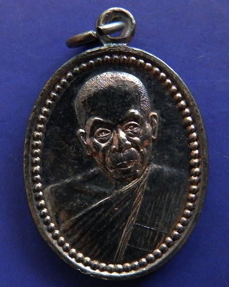เหรียญ 111 ปี หลวงพ่อแช่ม วัดนวลนรดิศ ภาษีเจริญ กรุงเทพฯ ปี 2545 เนื้อนวะ ตอกโค้ด กล่องเดิม รูปที่ 2