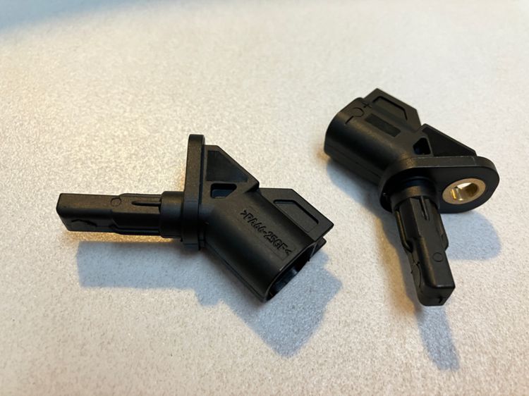 หัวเทียน MAZDA Iridium Part no. L3Y218110 และ PE5R18110 ของใหม่ ใส่ MAZDA2 MAZDA3 CX3 CX5 CX7 , ABS Sensor หน้า MAZDA3 รูปที่ 10