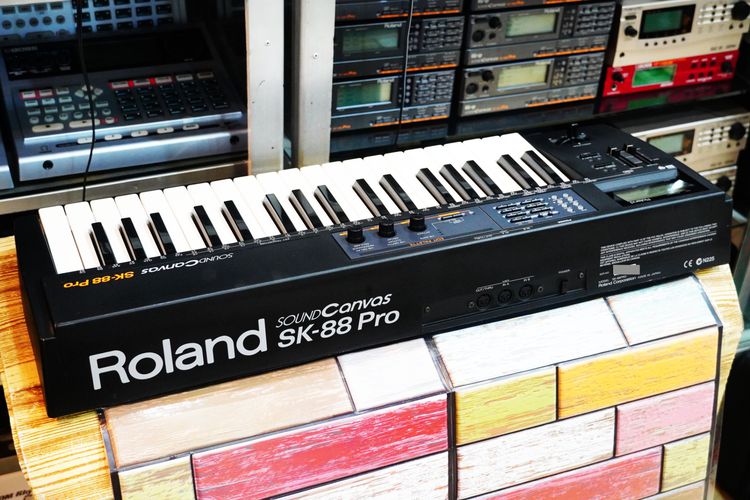Roland SK-88Pro (JAPAN) ซาวด์คาราโอเกะเสียงเดียวกับ SC-88PRo แต่เพิ่มคีย์บอร์ด37คีย์ สำหรับกดทำเพลงหรือเอาไว้เป็นซับคีย์บอร์ดแสดงสด ใช้งานได รูปที่ 6