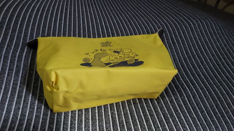 กระเป๋าใส่ของ Krungsri GIFT สินค้าใหม่ มีซิปรูดปิดเปิด ขนาดกระเป๋า 9.5×6 นิ้ว ความกว้างก้นกระเป๋า 3.5 นิ้ว เป็นสินค้าพรีเมี่ยม
(Limited) รูปที่ 6