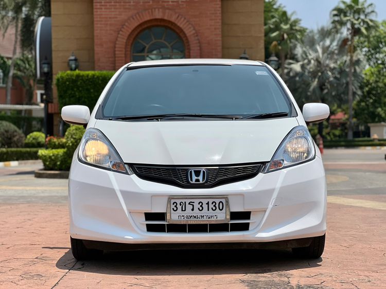 Honda Jazz 2012 1.5 V i-VTEC Sedan เบนซิน เกียร์อัตโนมัติ ขาว รูปที่ 2
