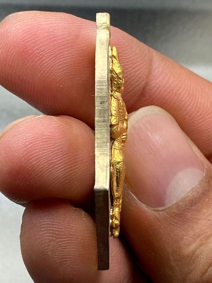 เหรียญท้าวเวสสุวรรณ หน้ากากทอง พร้อมกล่อง รูปที่ 4