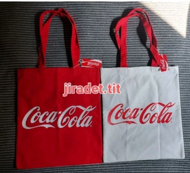 กระเป๋าผ้าแบรนด์แท้ Coca-Cola ขนาด 15.5×13 นิ้ว มีสินค้า 2 สี เนื้อผ้าคุณภาพดีจาก MINISO Life สินค้าใหม่ (Original)