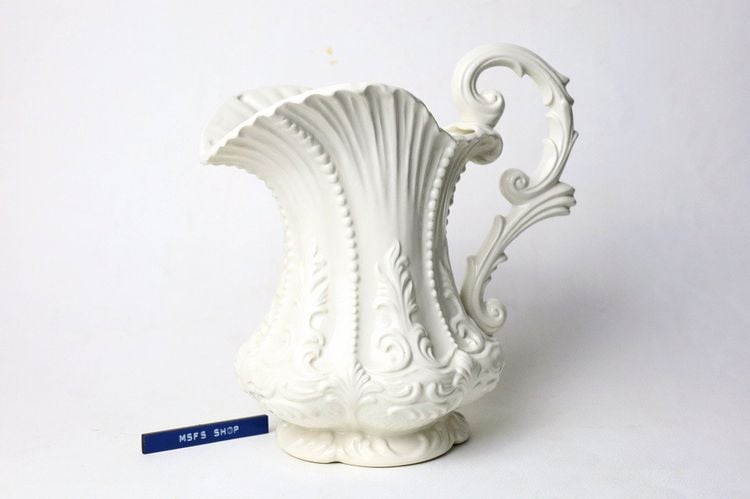 เหยือกน้ำกระเบื้อง เซรามิค - DeMain Vase - Vintage - Handmade สีขาวนวล สภาพสวย