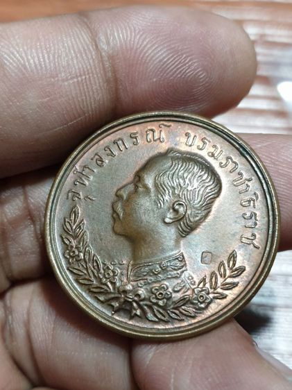 เหรียญในหลวงร.5 หลังสมเด็จพุฒาจารย์โต 90ปี รพ สมเด็จ ณ ศรีราชา ปี2535

 รูปที่ 5