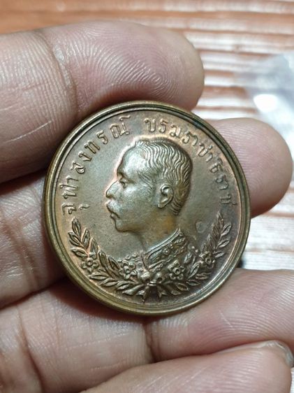 เหรียญในหลวงร.5 หลังสมเด็จพุฒาจารย์โต 90ปี รพ สมเด็จ ณ ศรีราชา ปี2535

 รูปที่ 6