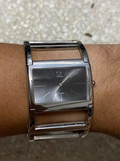 นาฬิกายี่ห้อ Calvin Klein   CK  สวิสเมด  ของแท้มือสอง สภาพสวย ข้อมือ  16 เซน   1700฿ รูปที่ 8