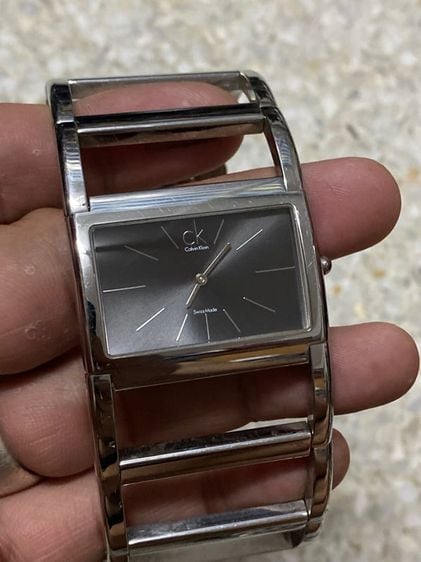 นาฬิกายี่ห้อ Calvin Klein   CK  สวิสเมด  ของแท้มือสอง สภาพสวย ข้อมือ  16 เซน   1700฿ รูปที่ 1