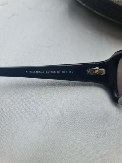 แว่นกันแดด emporio armani EA 9158 S ขายตามสภาพของมือสองมีร่องรอยจากการใช้งานขอคนรับได้กับของมือสอง รูปที่ 8