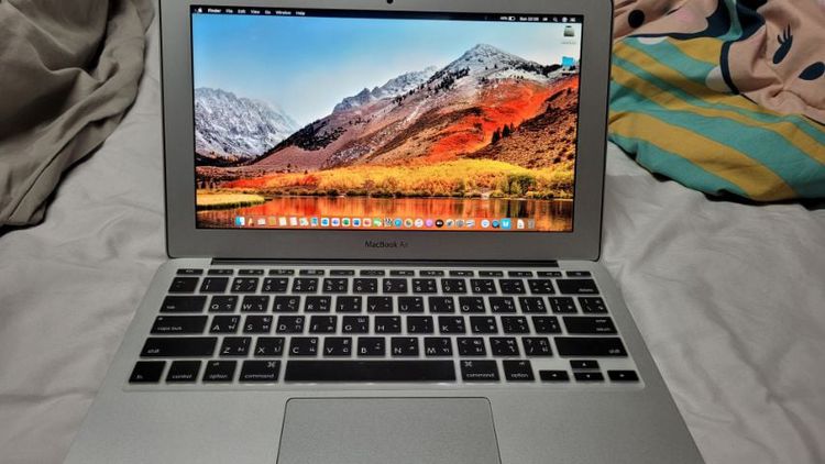 Apple แมค โอเอส 8 กิกะไบต์ Macbook air 11นิ้ว 2012 สภาพสวยๆพร้อม mouse และ usb super drive