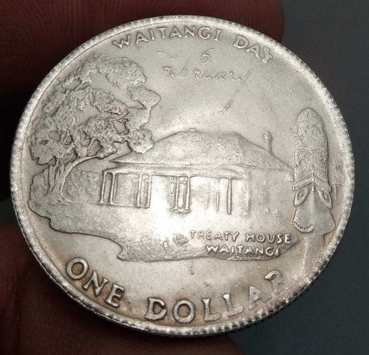 7034-เหรียญพระนางอลิสซาเบสที่ 2 ขนาดเส้นผ่าศูนย์กลางประมาณ 3.5 ซม รูปที่ 2