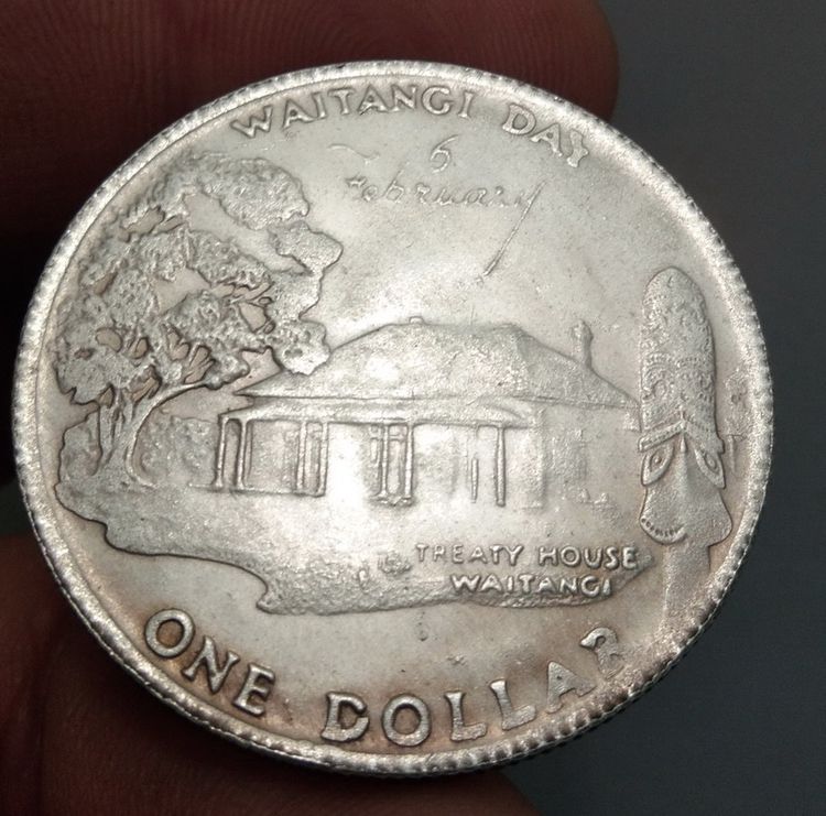 7034-เหรียญพระนางอลิสซาเบสที่ 2 ขนาดเส้นผ่าศูนย์กลางประมาณ 3.5 ซม รูปที่ 16