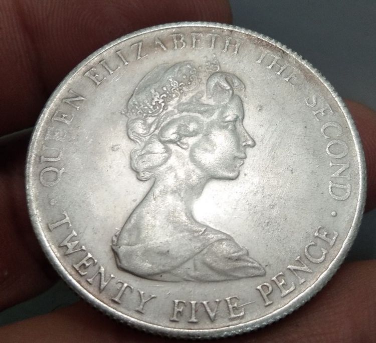 7034-เหรียญพระนางอลิสซาเบสที่ 2 ขนาดเส้นผ่าศูนย์กลางประมาณ 3.5 ซม รูปที่ 12