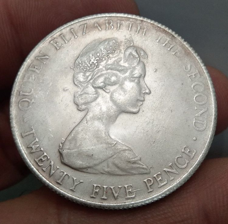 7034-เหรียญพระนางอลิสซาเบสที่ 2 ขนาดเส้นผ่าศูนย์กลางประมาณ 3.5 ซม รูปที่ 17