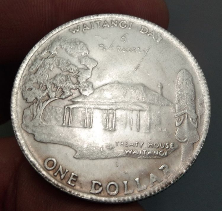7034-เหรียญพระนางอลิสซาเบสที่ 2 ขนาดเส้นผ่าศูนย์กลางประมาณ 3.5 ซม รูปที่ 8