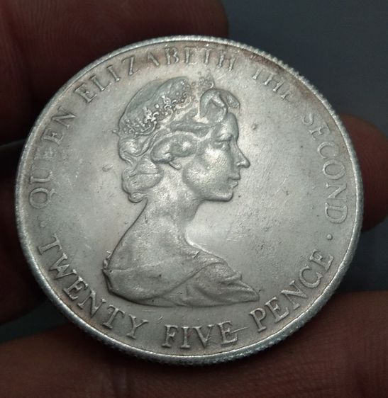 7034-เหรียญพระนางอลิสซาเบสที่ 2 ขนาดเส้นผ่าศูนย์กลางประมาณ 3.5 ซม รูปที่ 3