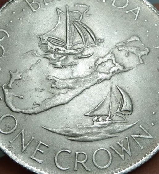 เหรียญ ธนบัตร ต่างประเทศ 7037-เหรียญพระนางอลิสซาเบสที่ 2 ราคา 1 คราวน์  หลังสามเหลี่ยมเบอร์มิวด้า ขนาด 3.5 ซม