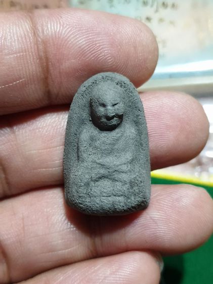 หลวงปู่ทวด รุ่น 100 ปี อาจารย์ทิม เนื้อว่านผสมดินกากยายักษ์ ปี 2555 1 ชุด(มี 3 องค์)

เหมาไปเหรียญ รูปที่ 7