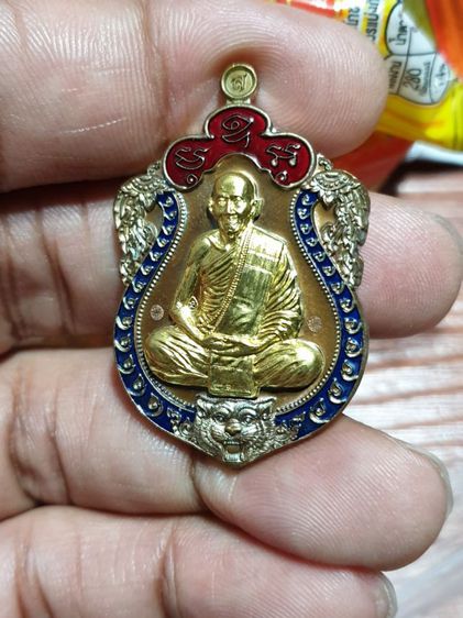 เหรียญเสมาหัวเสือ รุ่น เจ้าสัวแสนล้านบารมี หลวงปู่แสน วัดบ้านหนองจิก จ.ศรีสะเกษ ปี 2559 เนื้อชนวนลงยา 2 สี  หมายเลข 59 สร้าง 350เหรียญ รูปที่ 6