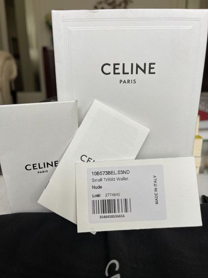 xxxxxxขายแล้วครับxxxxx Celine แท้ กระเป๋าสตางค์ Trifold แบบ 3 พับ สี Nude เบจ สภาพ like new อุปกรณ์ครบครับ รูปที่ 3