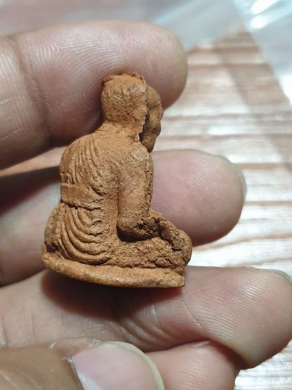 หลวงปู่ทวดลอยองค์ เนื้อดินหอม วัดห้วยมงคล จ.ประจวบคีรีขันธ์ ปี 2547

 รูปที่ 9