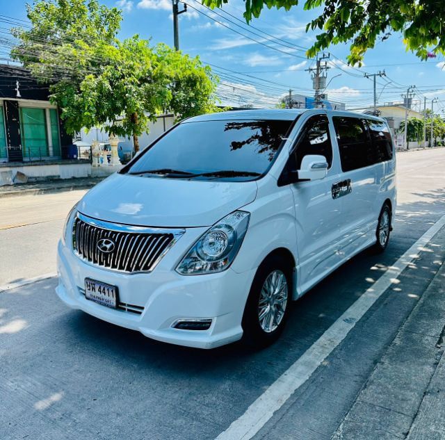 Hyundai Grand Starex 2018 2.5 VIP Van ดีเซล ไม่ติดแก๊ส เกียร์อัตโนมัติ ขาว