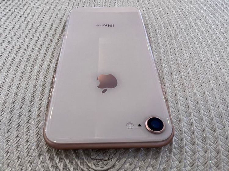iPhone 8 สีทอง 64gb