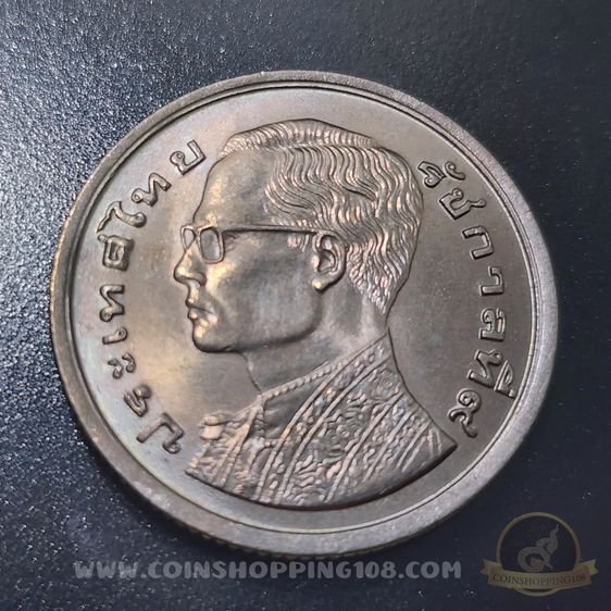 ชุด 2 เหรียญ 1 บาท 2520 หลังเรือพระที่นั่งสุพรรณหงส์ ภู่สั้น - ภู่ยาว พ.ศ.2520 ไม่ผ่านใช้ รูปที่ 4