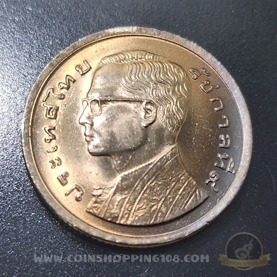 ชุด 2 เหรียญ 1 บาท 2520 หลังเรือพระที่นั่งสุพรรณหงส์ ภู่สั้น - ภู่ยาว พ.ศ.2520 ไม่ผ่านใช้ รูปที่ 7
