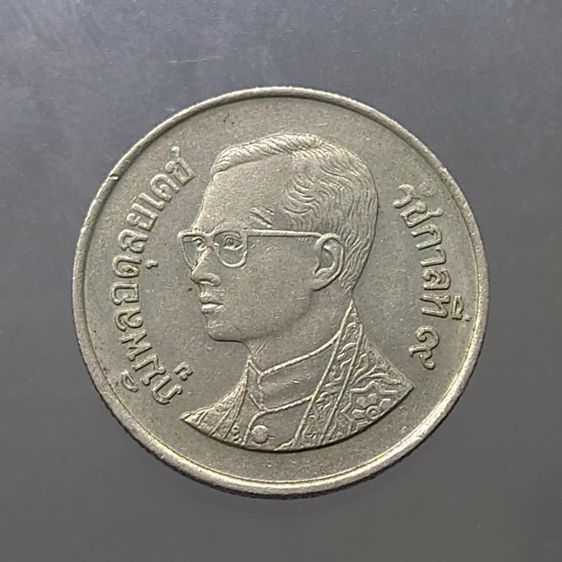 เหรียญ 1 บาท หมุนเวียน หลังวัดพระศรีๆ พ.ศ.2529 (บล็อกช่อฟ้ายาว) ผ่านใช้งานน้อย สภาพสวย รูปที่ 4