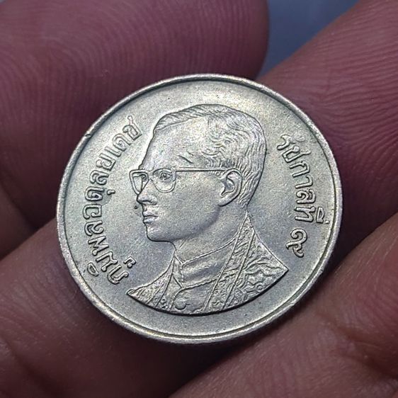 เหรียญ 1 บาท หมุนเวียน หลังวัดพระศรีๆ พ.ศ.2529 (บล็อกช่อฟ้ายาว) ผ่านใช้งานน้อย สภาพสวย รูปที่ 2