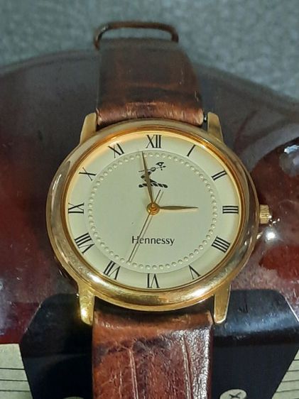 ขอขายนาฬิกาขอมือแบรนด์เนมของยี่ห้อ Hennessy เคลือบทอง 18K รหัส Y295-1521 Japan movt. quartz.ใช้ถ่านเดินตรงสภาพไม่มีเสีย รูปที่ 3