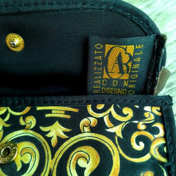 Versace Baroque Medusa Bifold Wallet
made in Italy
🔵🔵🔵 รูปที่ 5