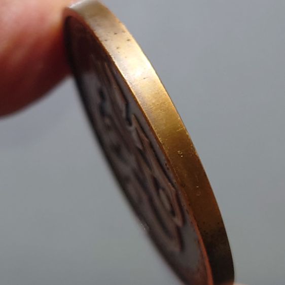เหรียญทองแดงรมดำ รัชกาลที่5 หลัง จปร ที่ระลึกในการสร้างพระบรมราชานุสาวรีย์ จังหวัดระยอง พ.ศ.2544 รูปที่ 4
