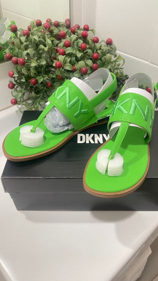 รองเท้า DKNY รูปที่ 2