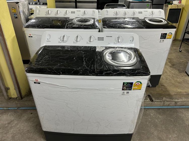 เครื่องซักผ้ามือหนึ่งตัวโชว์โตชิบา 16 กิโล