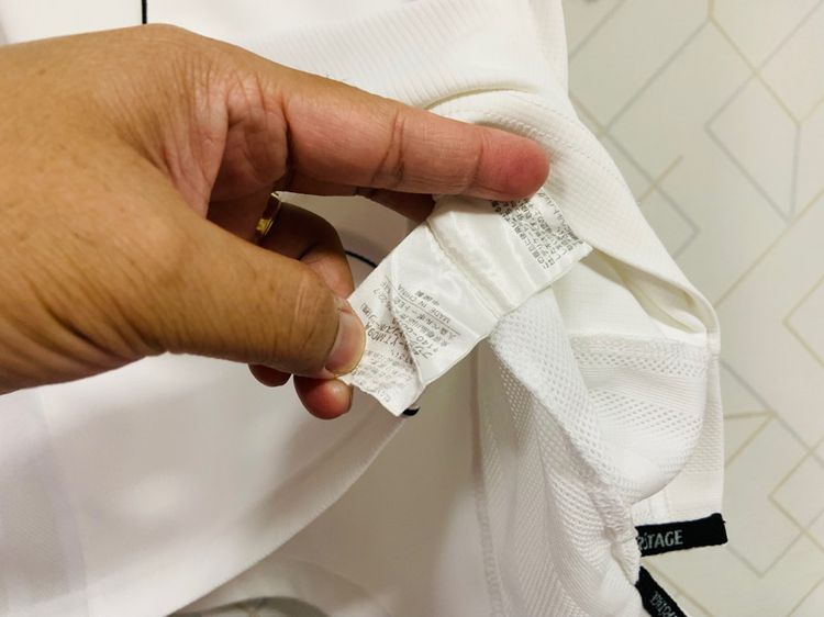 เสื้อโปโล TOURSTAGE แท้ 💯 size M ขนาด อก 21 ยาว 27 นิ้ว สภาพใหม่มาก สีขาวทรงสวย เนื้อผ้าดีมาก หายากน่าสะสมครับ รูปที่ 6