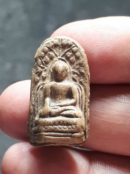 พระบาง กรุวัดพระคงฤาษี จังหวัดลำพูน เนื้อดินเผา สีพิกุล พิมพ์ คม ชัด ผิวมัน เดิมๆ พระองค์นี้สภาพสวย สมบูรณ์ เก่ามาก แท้ หายากมาก สุดๆเลย พร้ รูปที่ 16