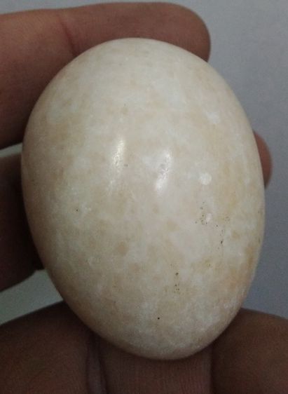 75555-หินรูปไข่ สีขาวน้ำตาลเนื้อหินลายขาวกระจาย  เนื้อหินครับ มีฤทธิ์เย็นใช้บำบัดโรคได้ครับ ขนาดกว้าง 3.5 ซม. ยาวรวมประมาณ 4.5 ซม รูปที่ 1
